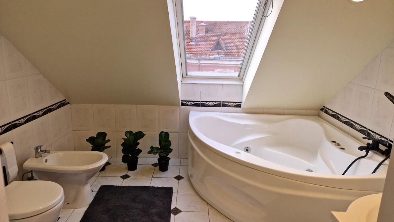 Tyzenxl Luxury Apartment *